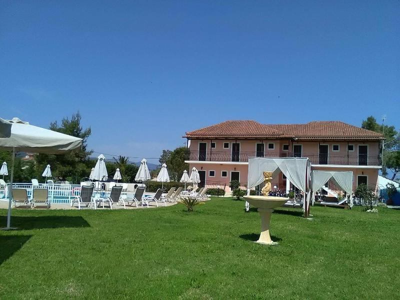 אליקאנאס Eleni'S Garden & Castello Suites מראה חיצוני תמונה