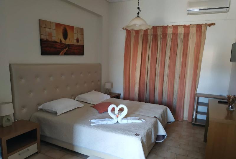אליקאנאס Eleni'S Garden & Castello Suites מראה חיצוני תמונה