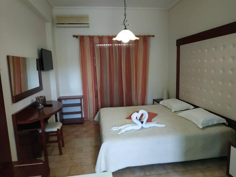 אליקאנאס Eleni'S Garden & Castello Suites מראה חיצוני תמונה