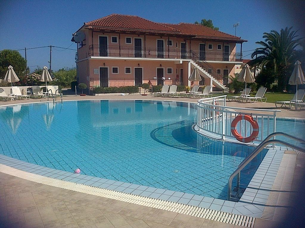 אליקאנאס Eleni'S Garden & Castello Suites מראה חיצוני תמונה