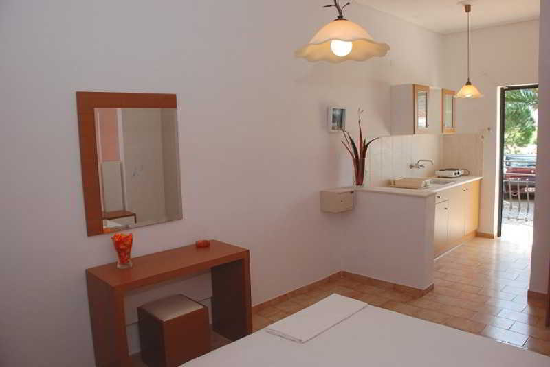 אליקאנאס Eleni'S Garden & Castello Suites מראה חיצוני תמונה