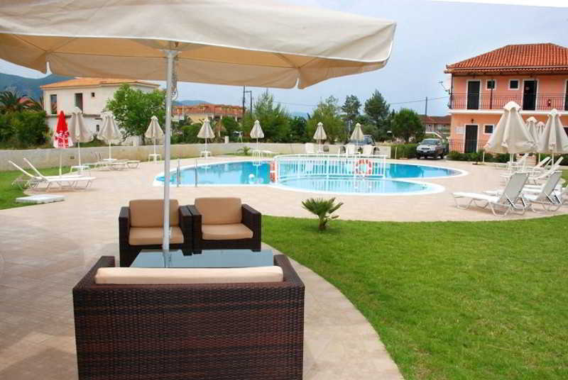 אליקאנאס Eleni'S Garden & Castello Suites מראה חיצוני תמונה