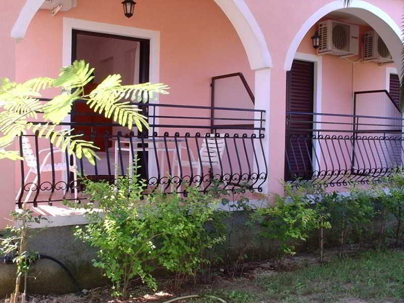 אליקאנאס Eleni'S Garden & Castello Suites מראה חיצוני תמונה