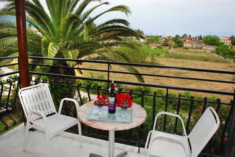 אליקאנאס Eleni'S Garden & Castello Suites מראה חיצוני תמונה
