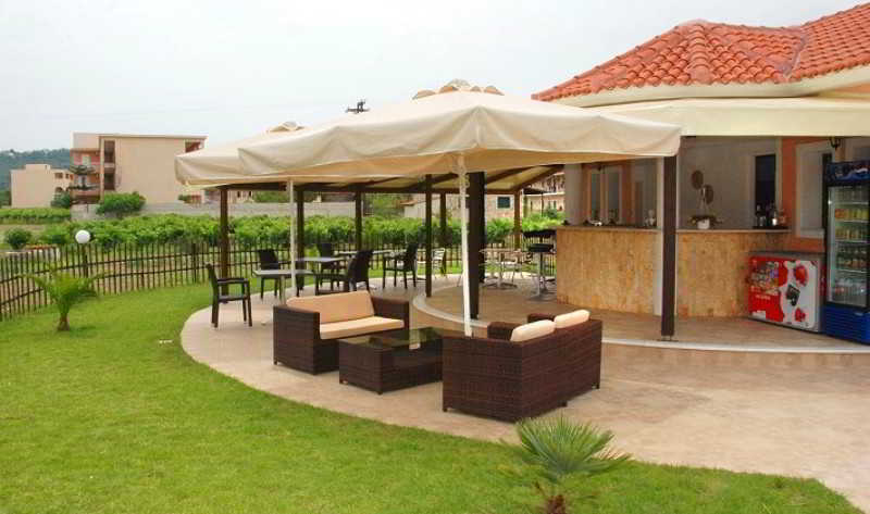 אליקאנאס Eleni'S Garden & Castello Suites מראה חיצוני תמונה