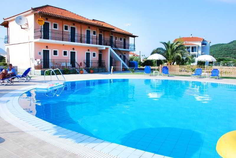 אליקאנאס Eleni'S Garden & Castello Suites מראה חיצוני תמונה