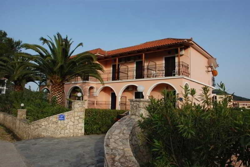 אליקאנאס Eleni'S Garden & Castello Suites מראה חיצוני תמונה